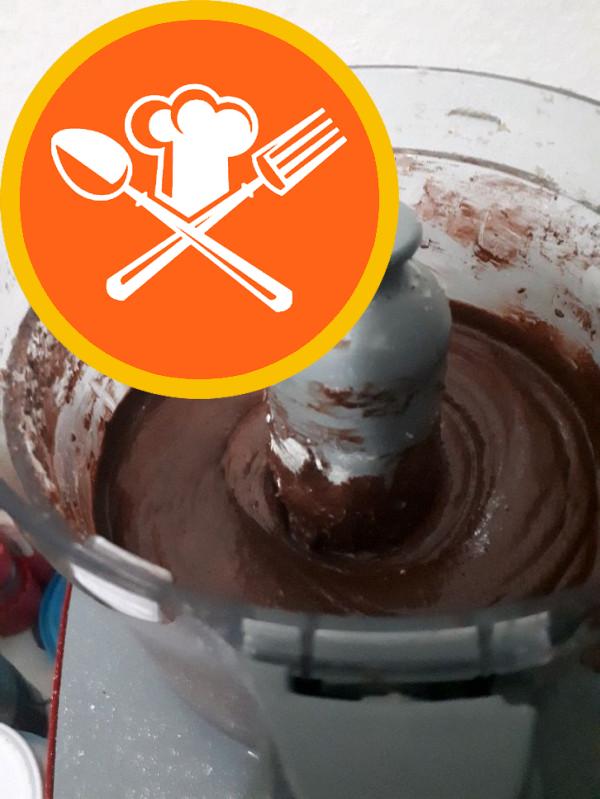 Φτιάχνοντας σοκολάτα που απλώνεται στο σπίτι